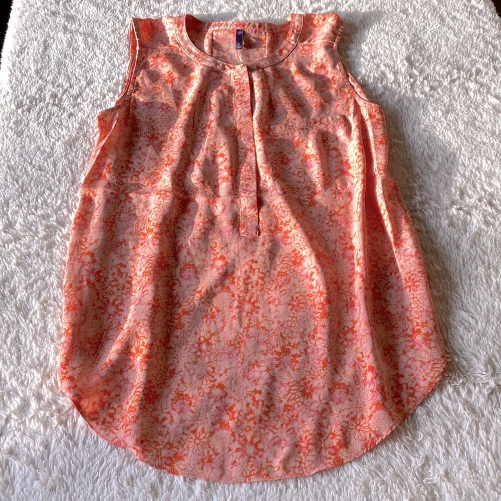 NWT- NYDJ sleeveless pintuck blouse